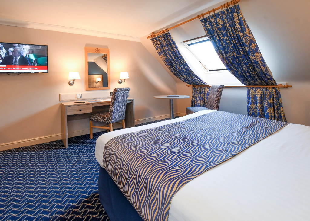 The Queens Hotel & Victoria Cloisters Apartments