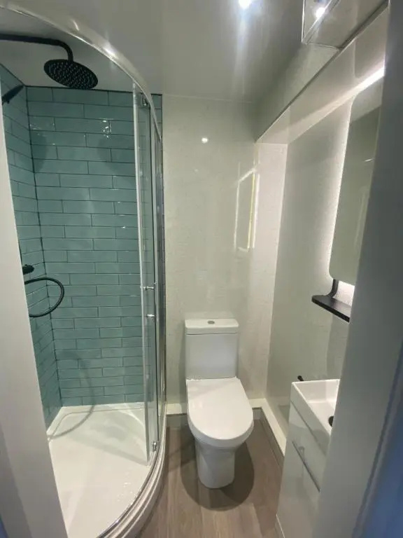 Lovely 3 bed ground floor flat with free parking