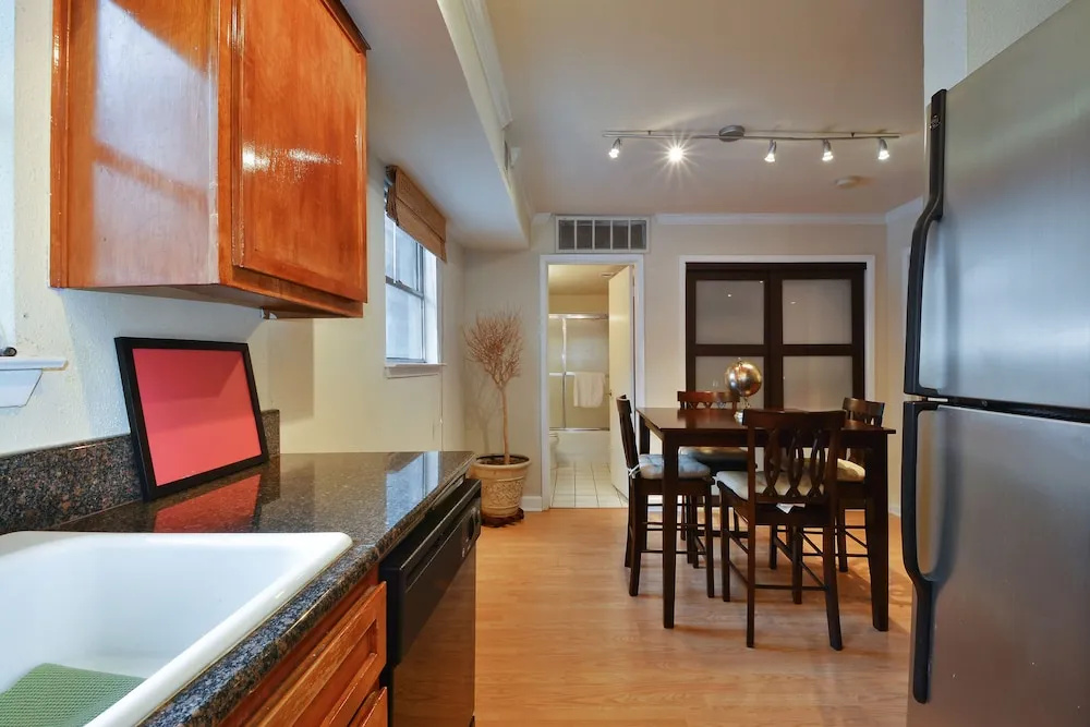 AustinStays 1 Bedroom Downtown Suite