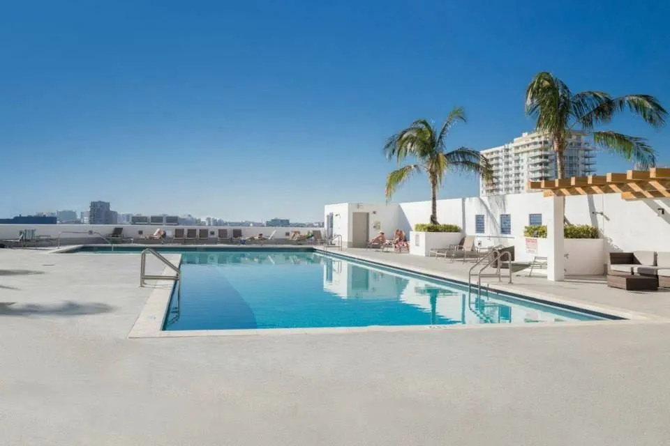 Opera Suites And Marina Hotel