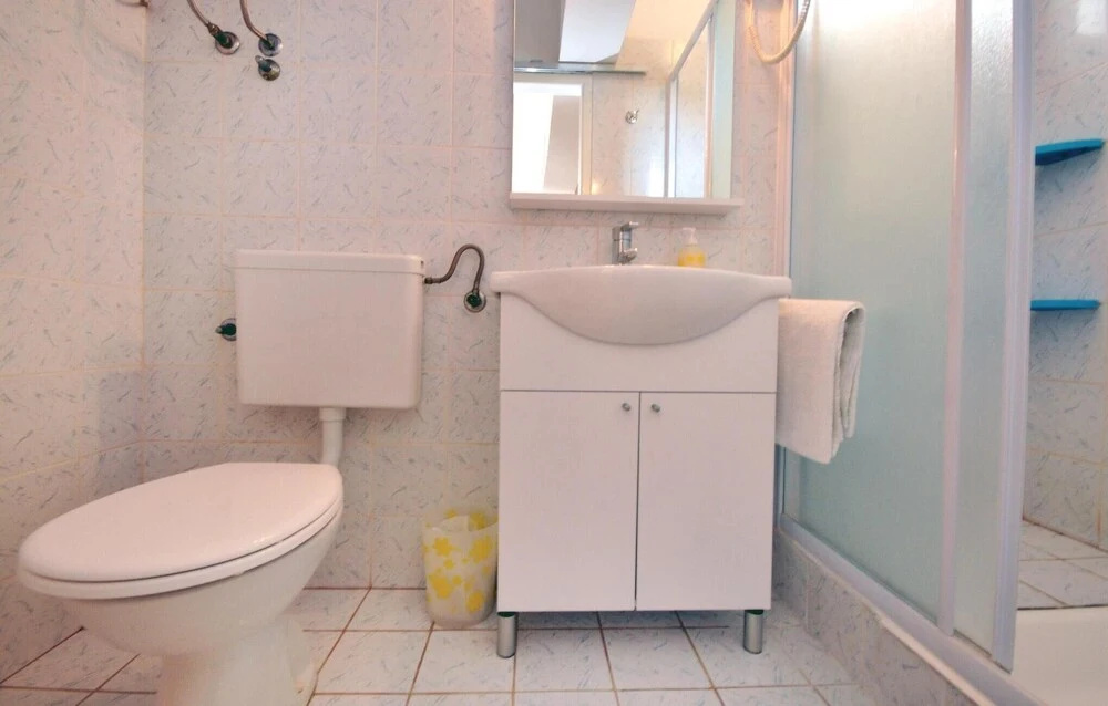 Awesome Apartment in Lokva Rogoznica With 2 Bedrooms