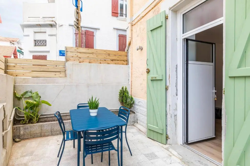 Charmant T2 avec terrasse et place de parking dans le centre ville de Biarritz