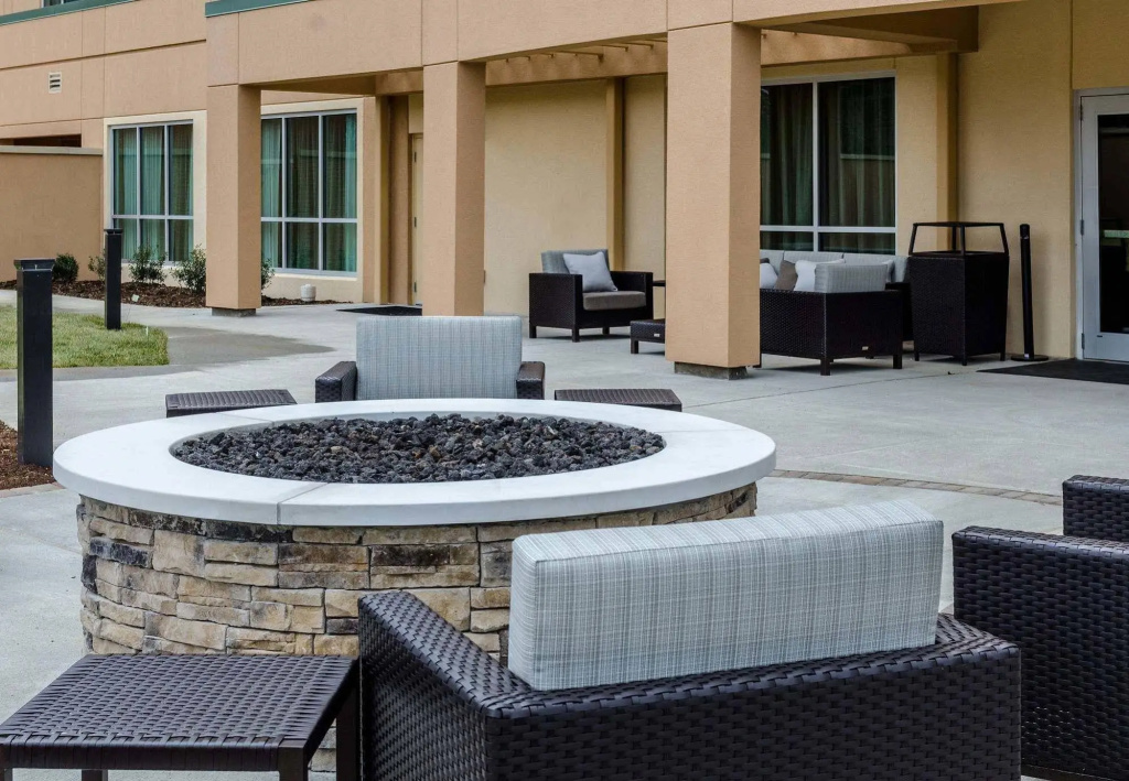Courtyard by Marriott Somerset