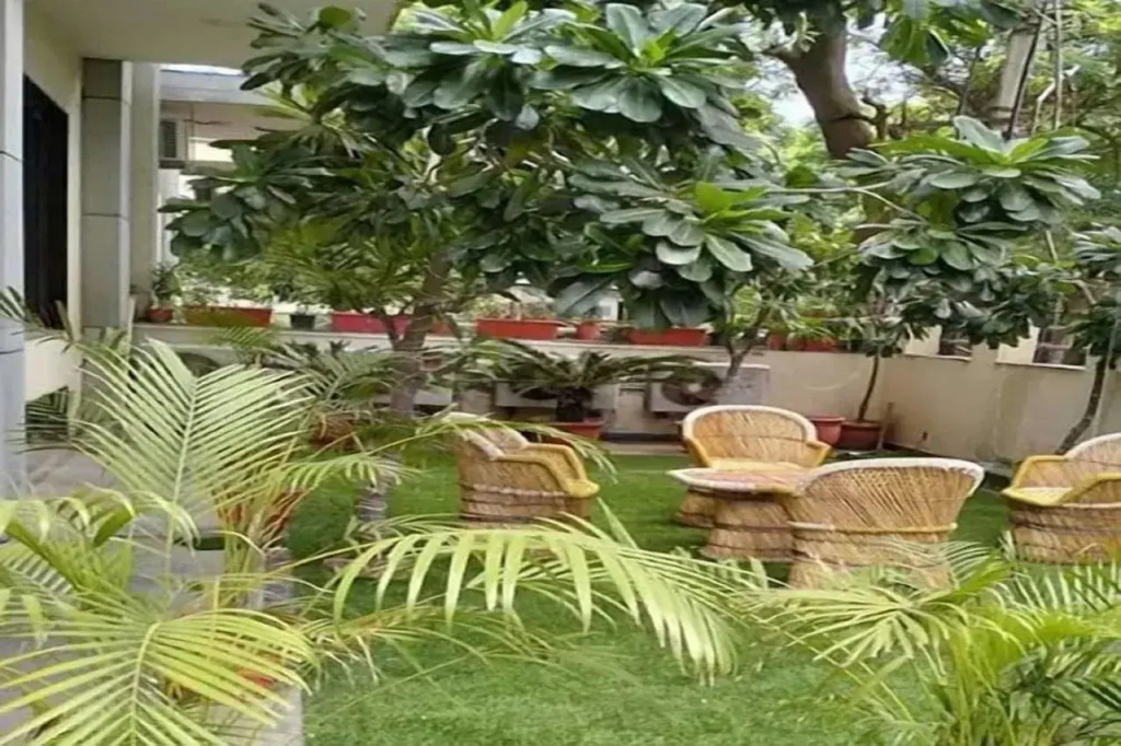 Hotel Blue Neck Hudda City Centre Fortis Hospital