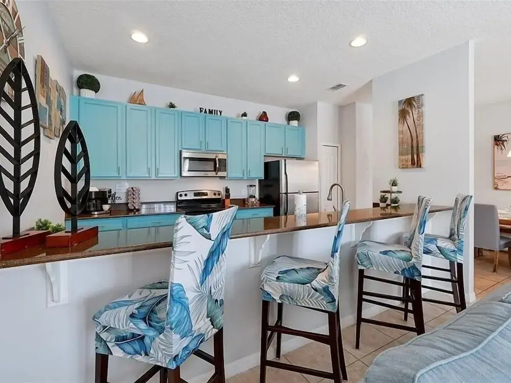 Adorable Townhome Remodeled With Comfort And Relaxation In Mind! Splash Pool! 4 Bedroom Townhouse