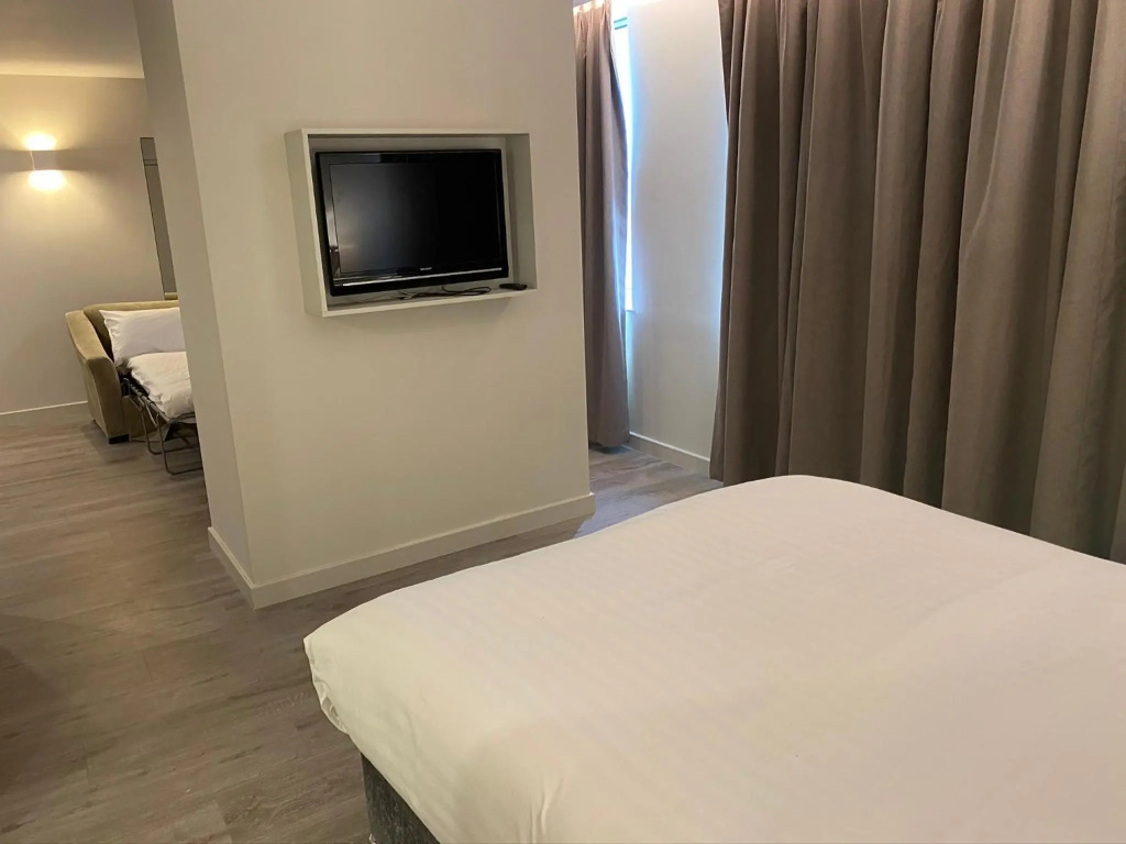 Axiom Park Hotel