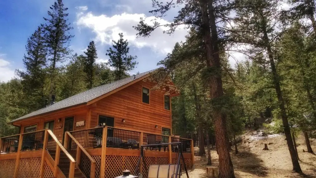 The Inn on Fall River & Fall River Cabins
