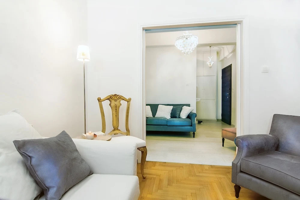 Charming 2 bdr apt next to Piraeus port