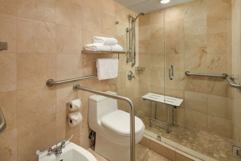 DoubleTree by Hilton Grand Hotel Biscayne Bay