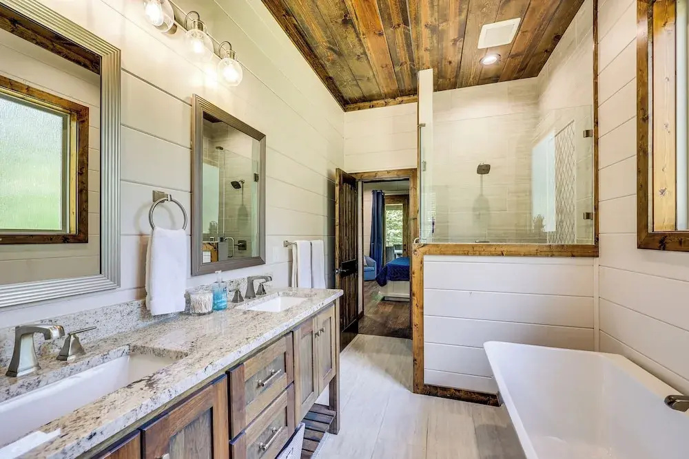 Cozy Cabin w/ Hot Tub ~ 5 Mi to Broken Bow Lake