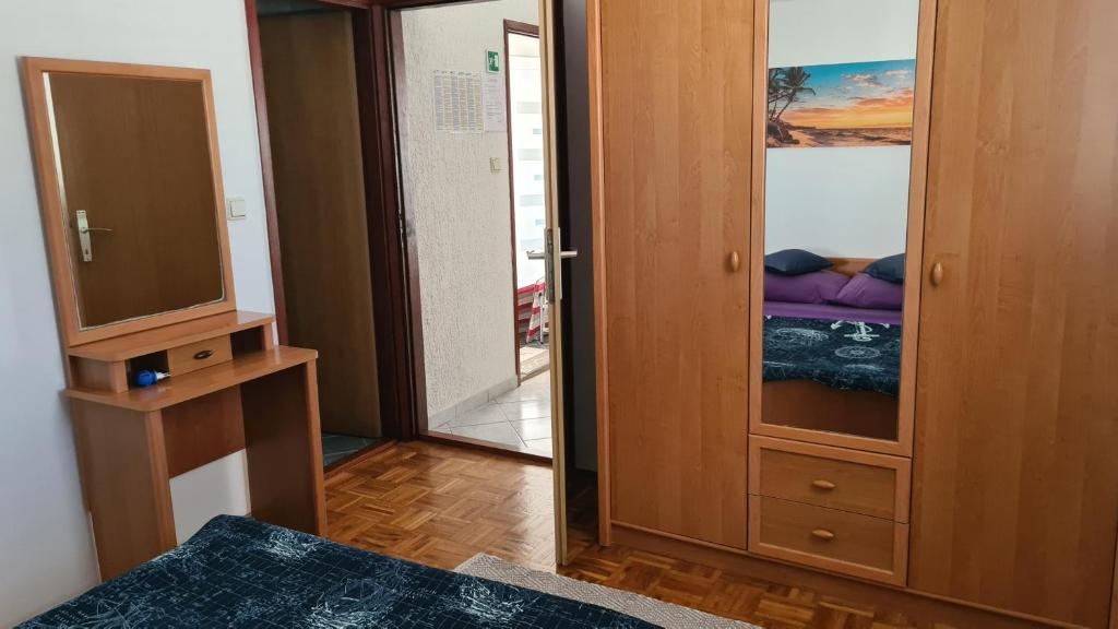 Apartment with a balcony and sea view - santek - AE1097