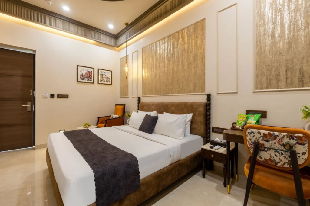Saltstayz Autograph - Connaught Place