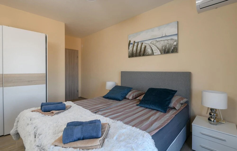 5 Bedroom Stunning Home In Liznjan