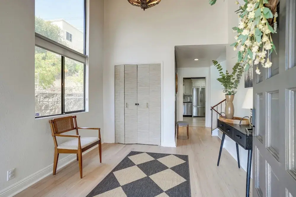 Chic Santa Paula Home w/ Mountain & City Views!
