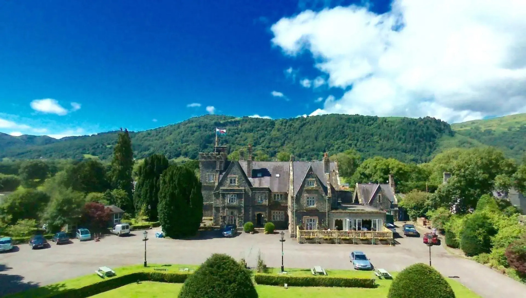 Maenan Abbey Hotel