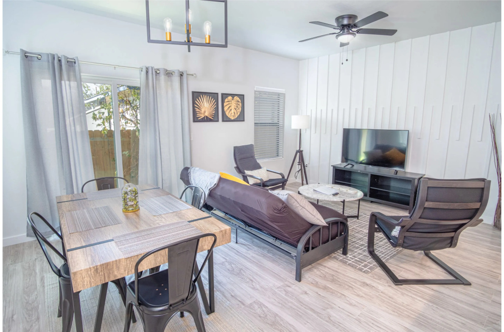 Spectacular Cozy 3 BR plus  2 and a half BA Apt Near Downtown