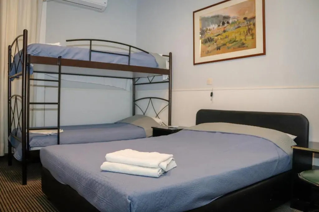 Zorbas Hotel - Hostel