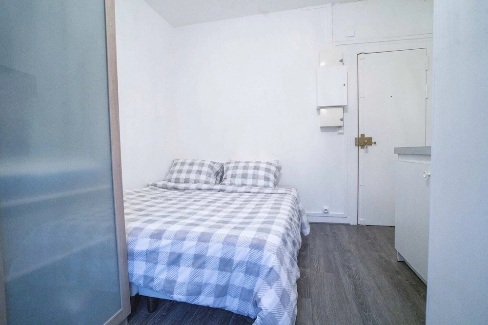 Hostnfly Apartments - Beautiful Bright Studio Near Père Lachaise