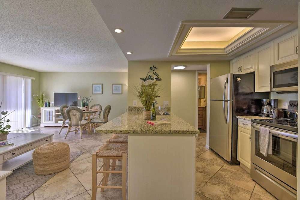 Siesta Key Condo: Resort Amenities, Walk to Beach!