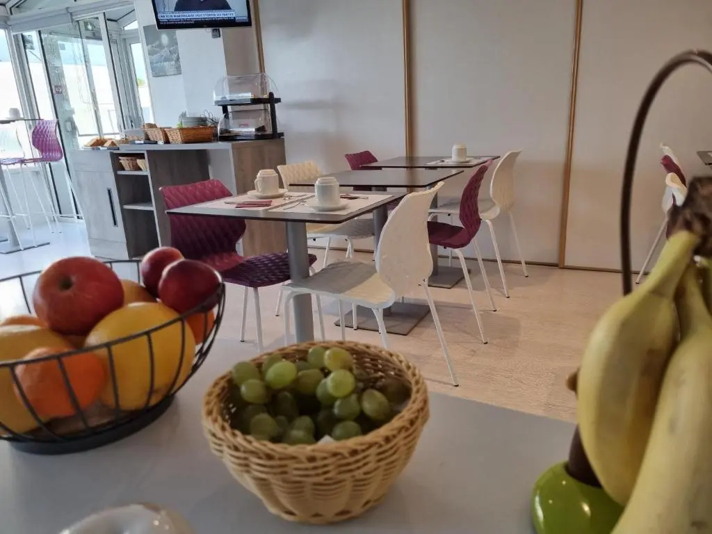 Cit'Hotel Les Atlantes Royan parking privé