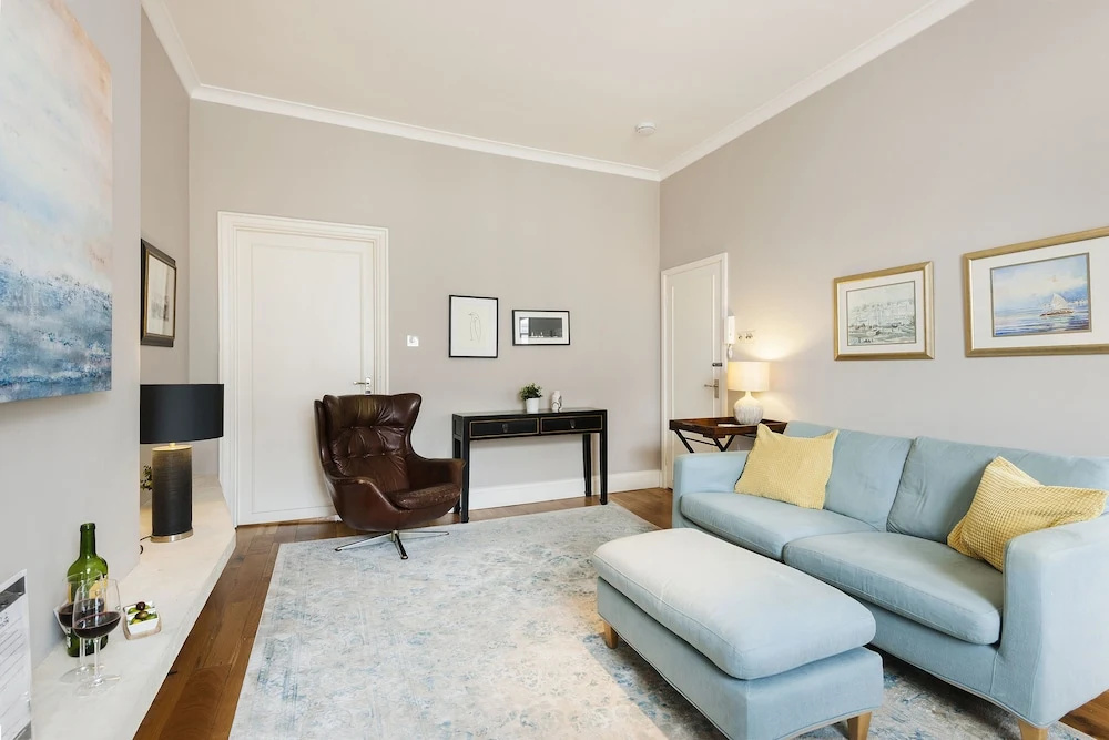 The Gloucester Victorian Mansion House - ST01