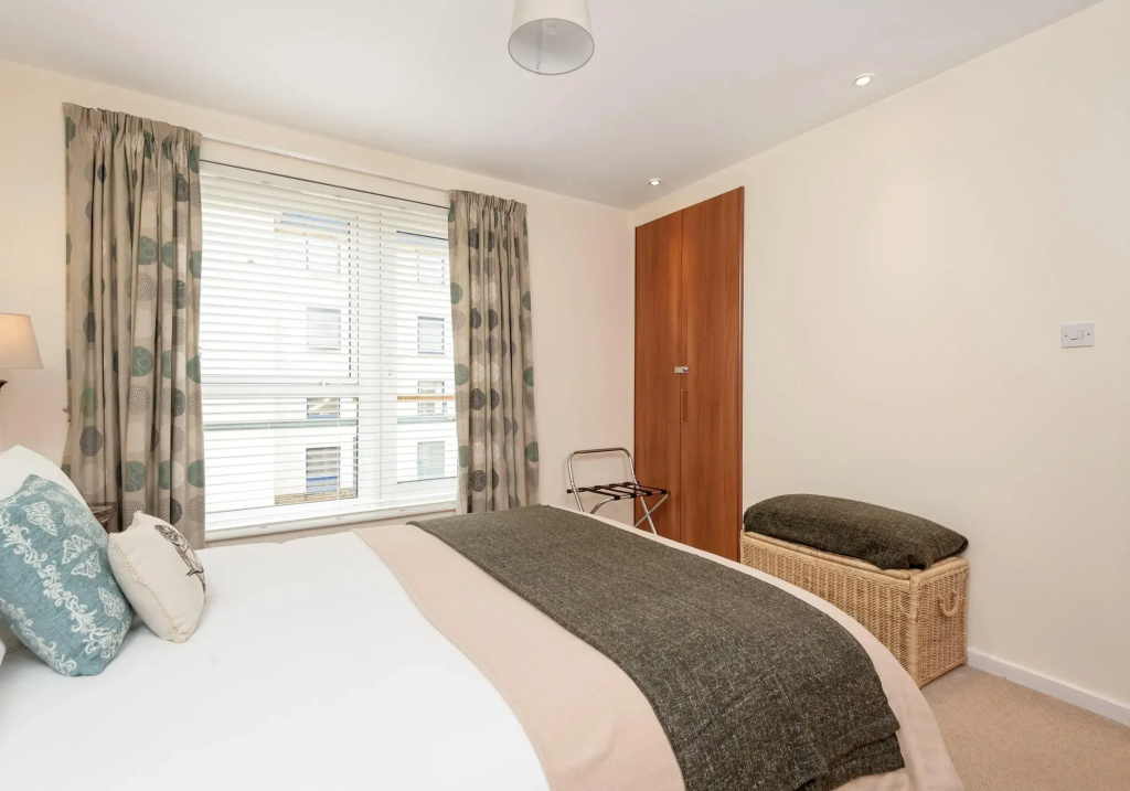 The Holyrood Road Residence - Rsa 120172