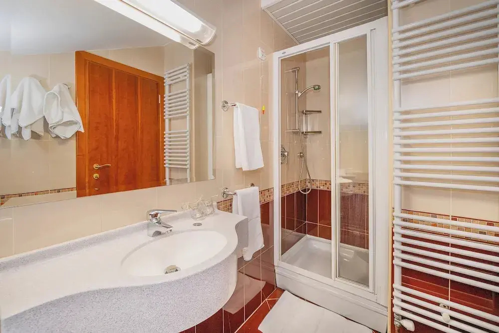 Hotel Dobrovit