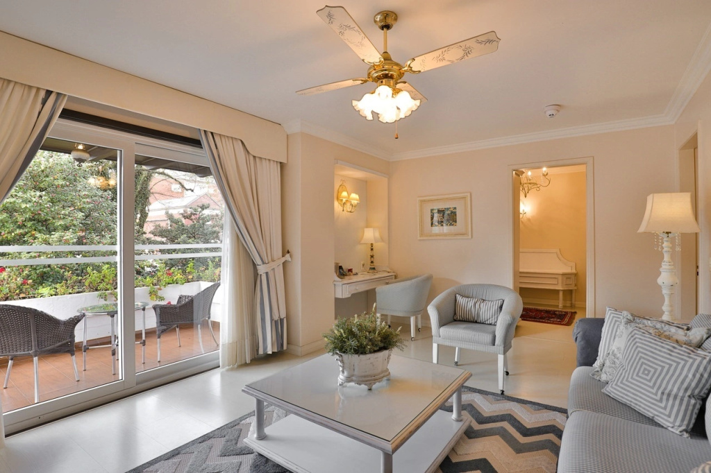 Serrazul Hotel