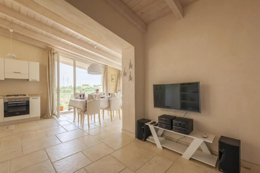 Flat in Villa Reginella with large garden and shared pool just a few minutes from the center of Lecc-Reginella Suite