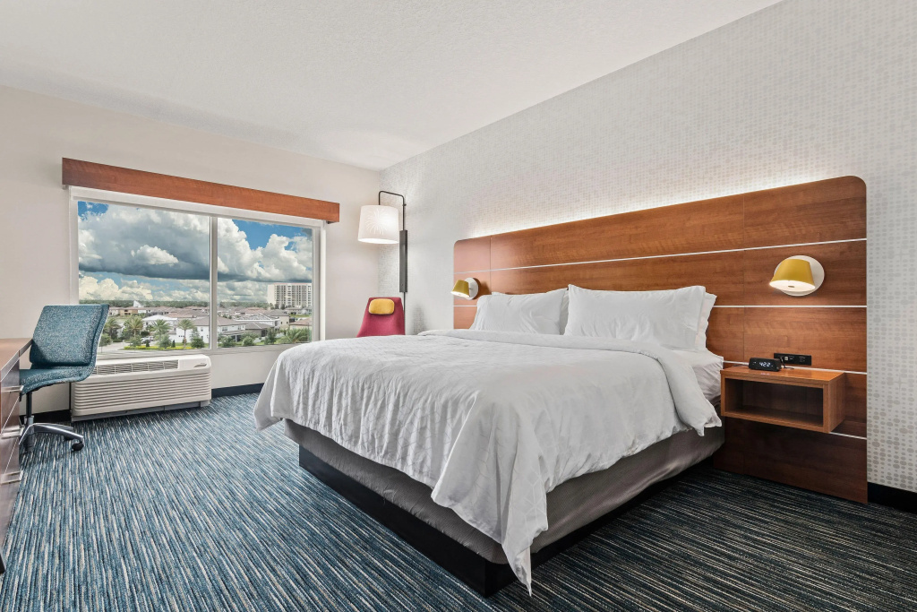 Holiday Inn Express & Suites Orlando- Lake Buena Vista by IHG