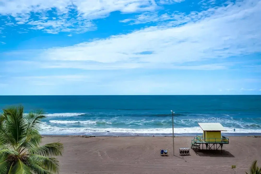 Newly Remodeled Ground Floor Sea Side Apartment