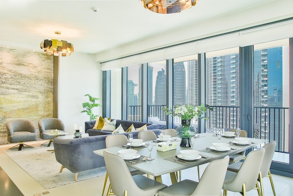 Luxury Skyscraper in the Heart of DT
