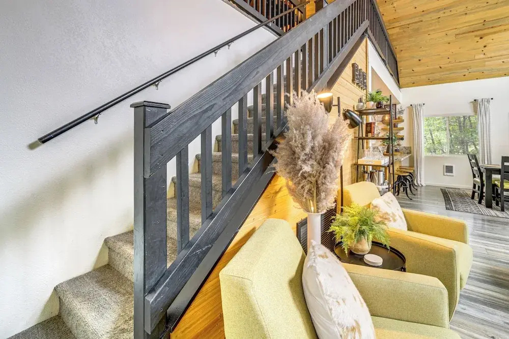 Walk to Trails: Modern Munds Park Mountain Retreat