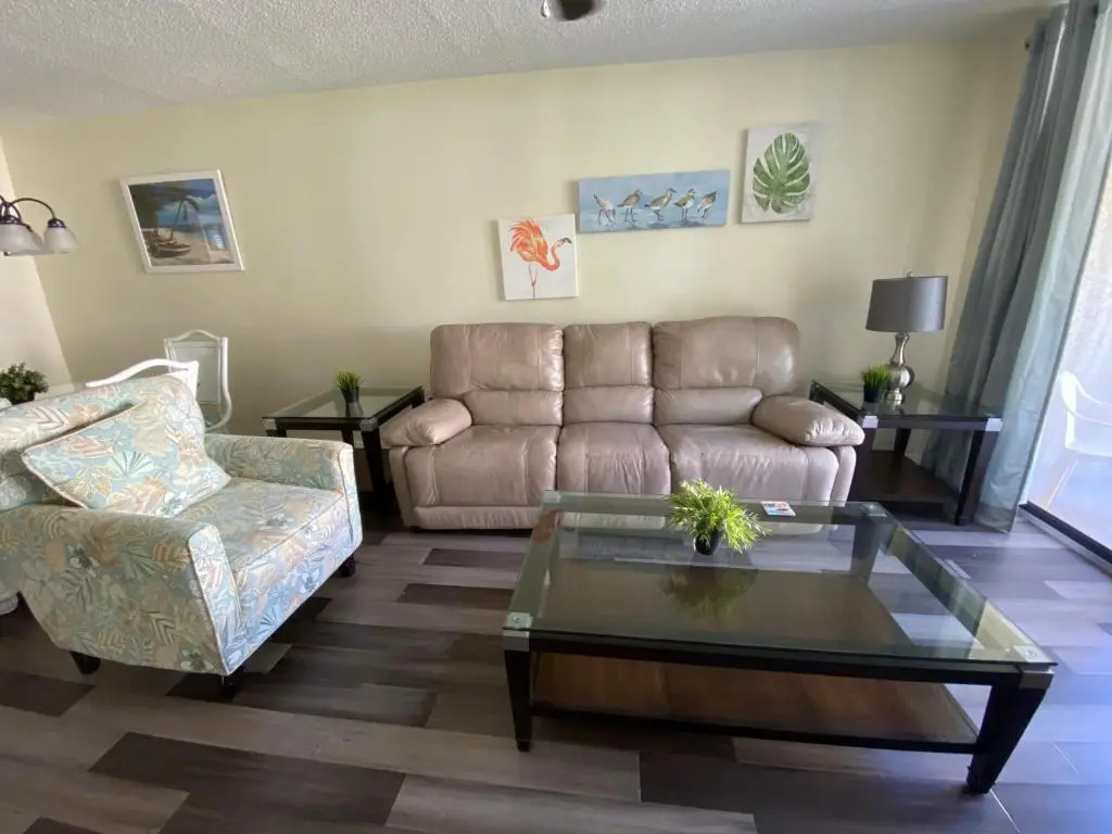 4411 Shorewalk 15 min to Beach and 5 mins to IMG