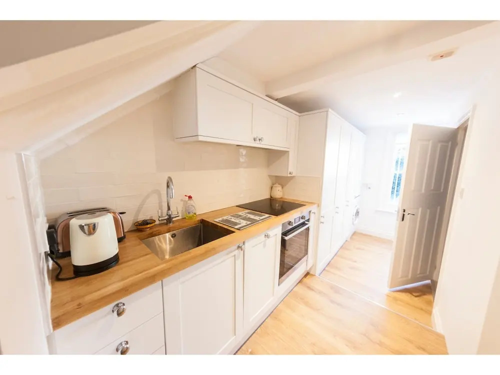 Newly Refurbished Victorian Style Flat for 2