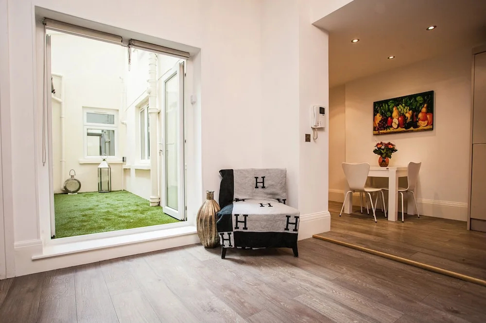 Beautiful 4 Bedroom House in South Kensington