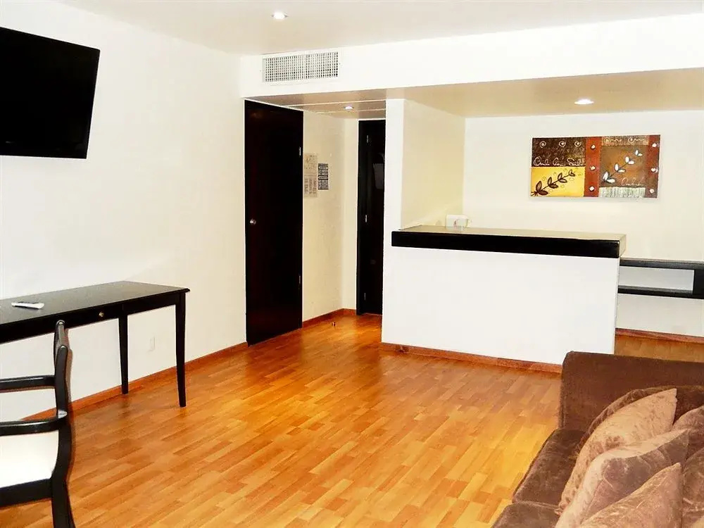 Roma, Suites & Business Center