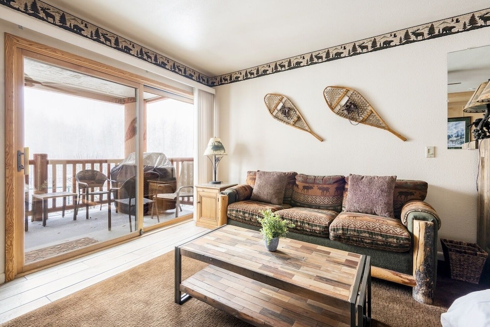 Snow Flower 025-studio Condo by RedAwning