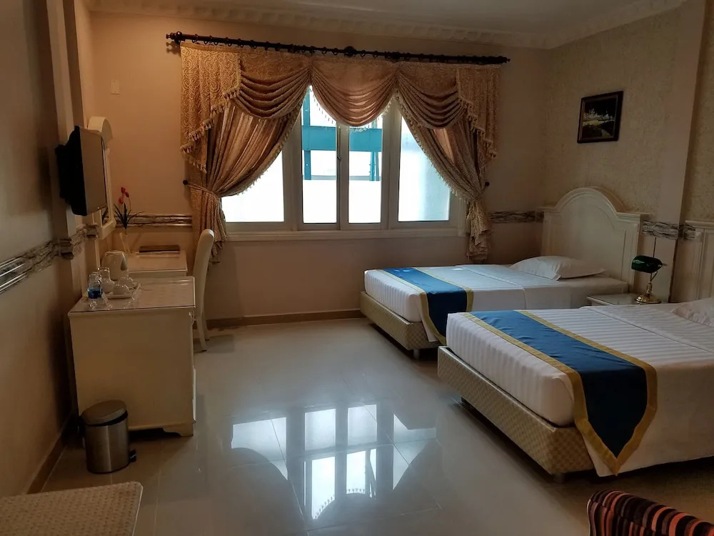 Fortune 700 Hotel