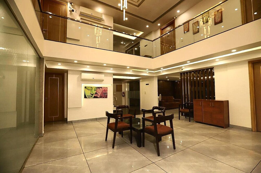 Hotel Keshav Residency - Medicity Gurugram, near Medanta Hospital, Pure Vegetarian