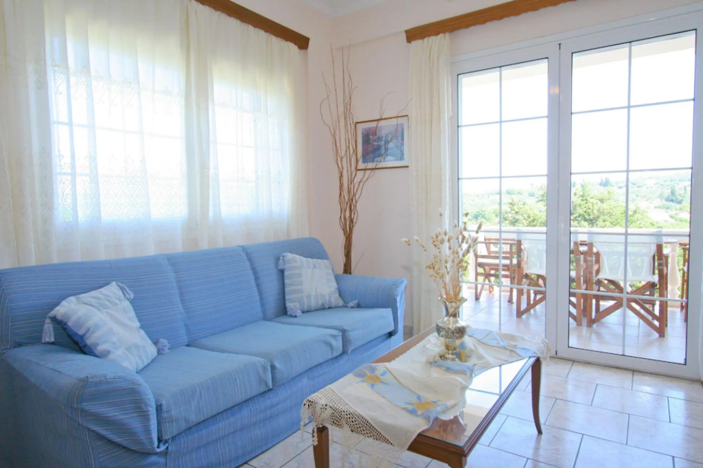 Dolphin House Large Private Pool Walk to Beach Sea Views A C Wifi Car Not Required - 557