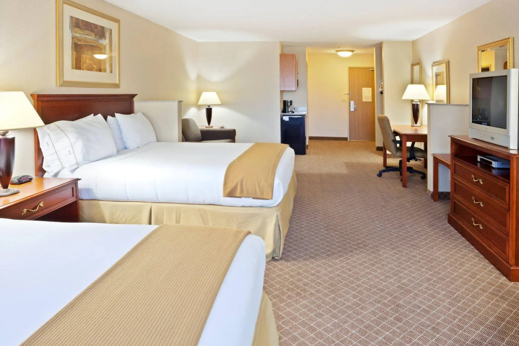 Holiday Inn Express & Suites Lacey - Olympia by IHG