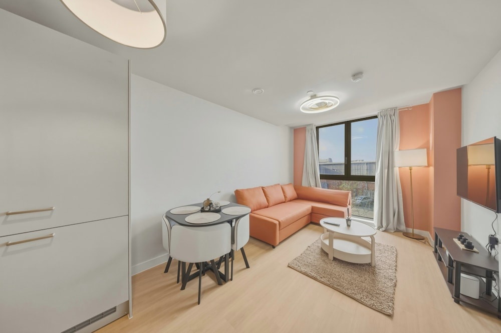 Trafford Garden Stays B201