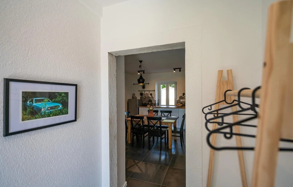 6 Bedroom Beautiful Home In Nedescina