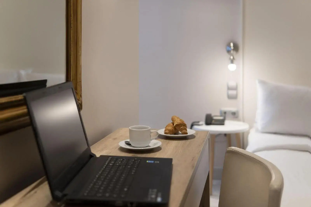 Piraeus City Hotel