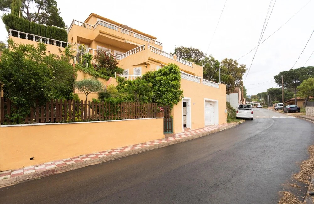 Apartment With 2 Bedrooms in Vidreres, With Wonderful Mountain View, Furnished Terrace and Wifi Near the Beach