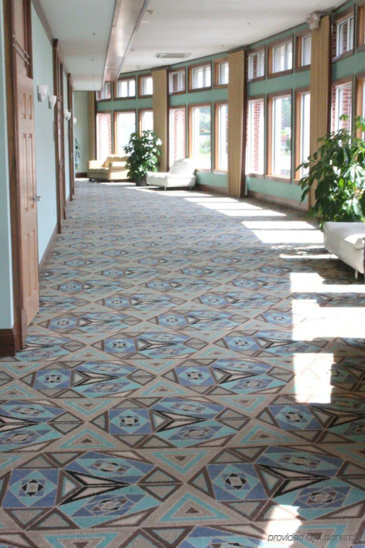 Delta Hotels Huntington Mall