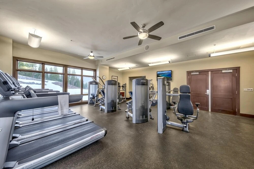 3 Bedroom Private -Tons Of Amenities Condo by RedAwning