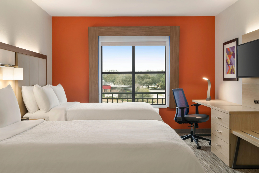 Holiday Inn Express & Suites Mt. Pleasant by IHG
