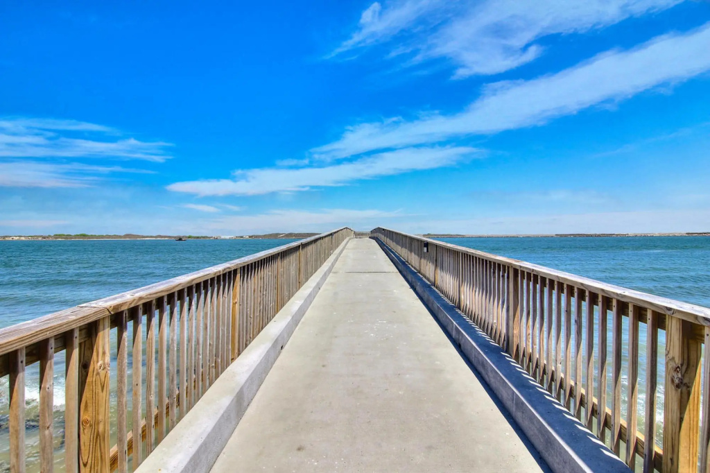 Channelview 305